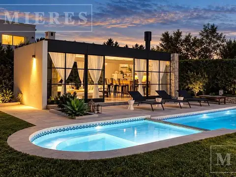 Casa en venta con gran lote en Santa Catalina, Villa Nueva
