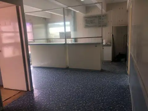 Oficina 3 ambientes con 2 baños