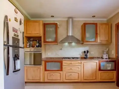 Casa 6 ambientes con 3 baños