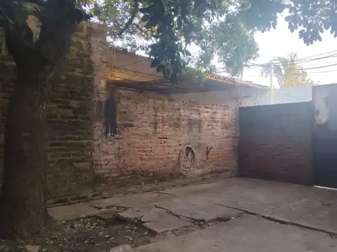 Venta de 3 Casas en un terreno en Resistencia.-