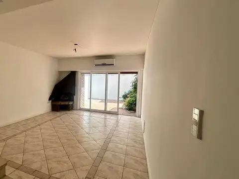 Casa en Alquiler con 1 cochera
