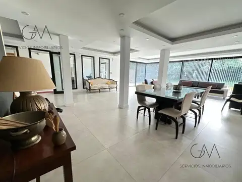Casa 6 ambientes con 4 baños