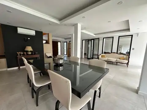 Increible Casa en Barrio Parque Luro