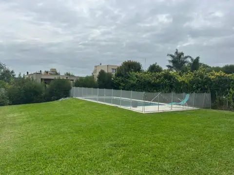 Casa en venta - 3 Dormitorios 3 Baños - 715Mts2 - Pilar