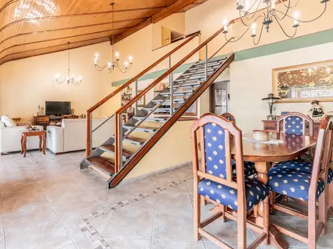 Casa 5 ambientes con 2 baños