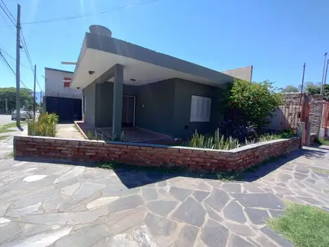 SE ALQUILA CASA EN AV. GUEMES OESTE - HERMOSA ZONA