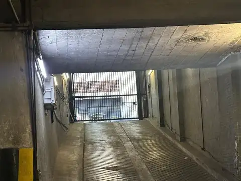 VENTA COCHERA FIJA CUBIERTA POR RAMPA, MONSERRAT