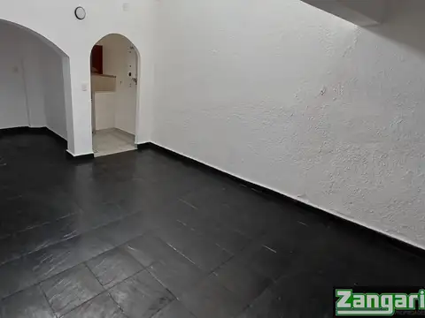 Departamento en Alquiler en Parque Chacabuco, $ 900.000