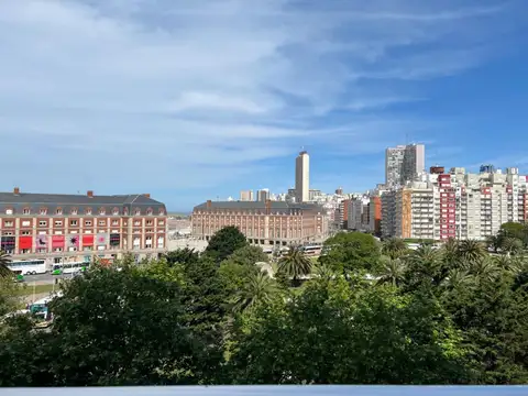 Departamento en  venta- Departamento de 2 ambientes - Cochera -Vista a la Plaza.