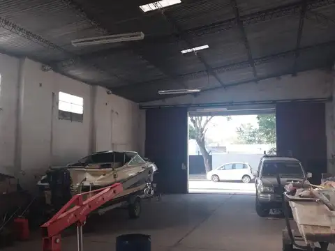 VENDO IMPORTANTE GALPÓN EN PLENO CENTRO DE LA CIUDAD DE ESQU