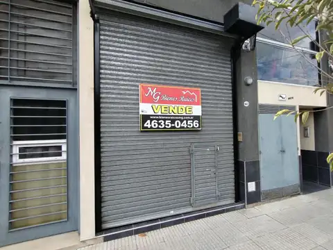 Excelente Local Comercial con Entrepiso en Liniers | Vidriado y Persiana Automatizada