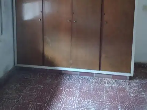 OPORTUNIDAD INVERSIÓN - AMPLIA CASA 3 DORM BARRIO LA MADRID