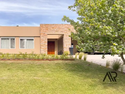 Casa en Venta con 4 cocheras