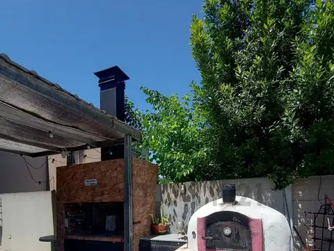 Casa 5 ambientes con 1 baño