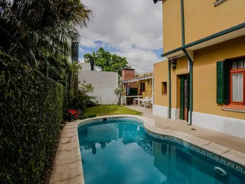 Casa tipo Inglesa 5 amb. Vte. Lopez