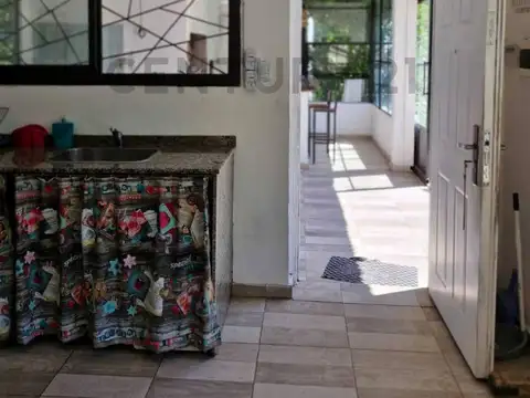 Casa en Venta con 3 cocheras