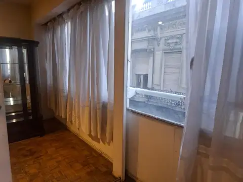 Hipólito Yrigoyen 1400, Piso 2