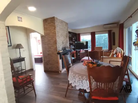 Casa en Venta con 3 cocheras