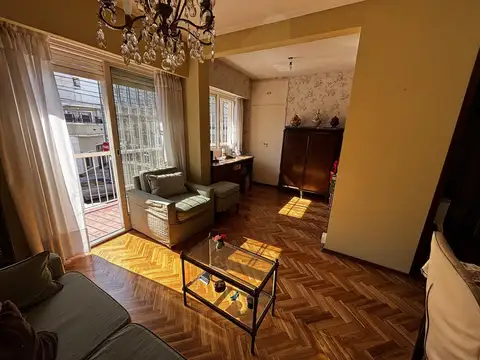 Departamento 4 ambientes con balcón corrido en Devoto