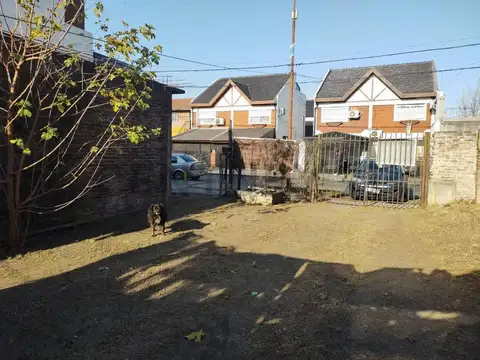 Lote 320 m2 en san justo con casa a refaccionar