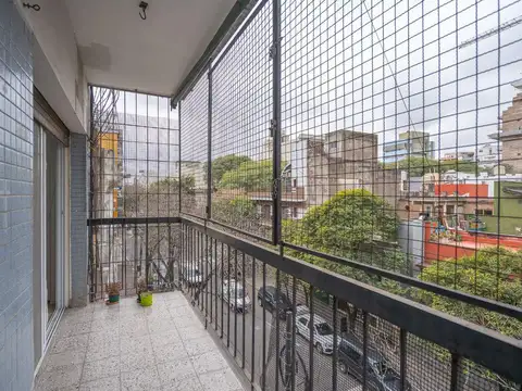 Venta depto. 3 ambientes con balcón Caballito