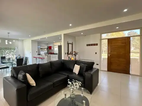 Casa en Venta en Miralagos, USD 300.000