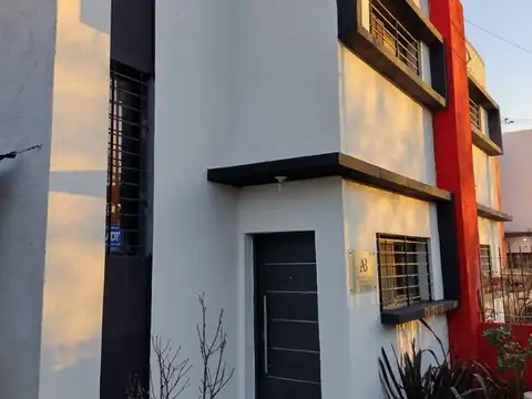 Duplex apto credito 2 dorm patio Barrio Teodoro Fels