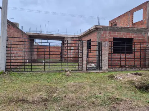 Venta Casa a terminar limite galvez/alvear