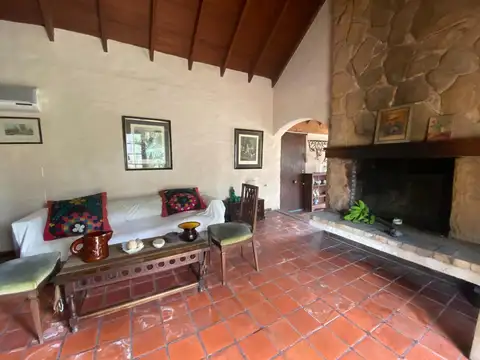 Casa 2 ambientes con 1 baño