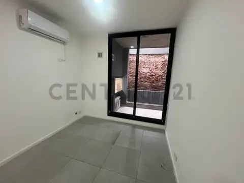 2 AMBIENTES A ESTRENAR CON BALCÓN Y PARRILLA – PLANTA BAJA - FLORES