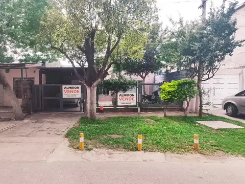 Venta | Casa | 2 Dormitorios | Cochera | Patio | Parrillero | Granadero Baigorria | Apta crédito