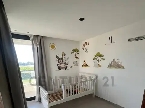 Casa en Venta con 4 cocheras