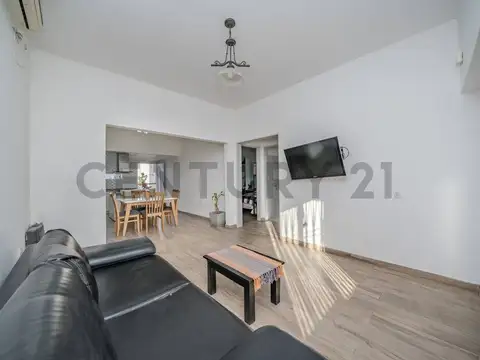 VENTA CASA 3 AMBIENTES CON PARQUE EXCELENTE ESTADO EN HAEDO MORON APTO CREDITO