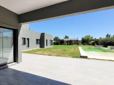 Casa en  Puerto Roldan!