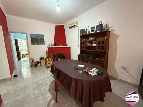 Casa 6 ambientes con 2 baños