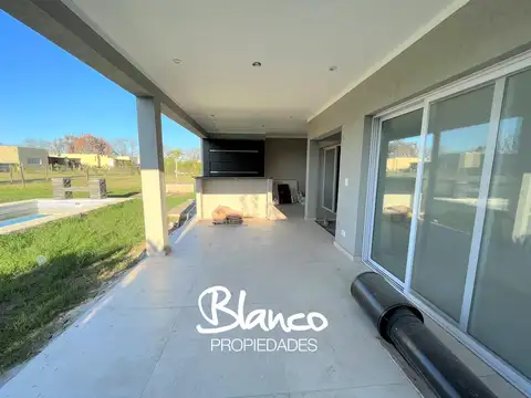 Casa en Venta en Pilar del Este - Santa Guadalupe, USD 360.000