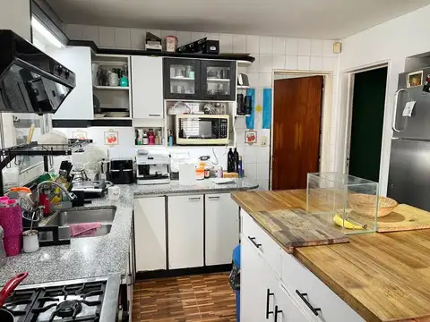 Chalet con jardín, piscina, cochera + departamento