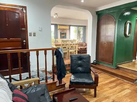 Casa 6 ambientes con 4 baños