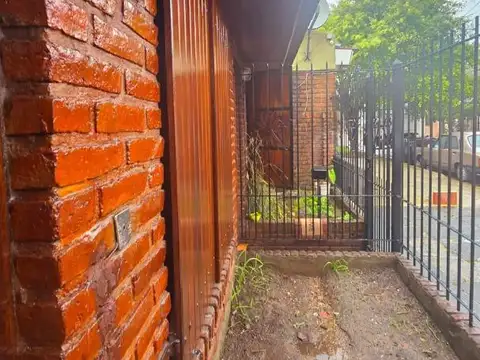 Depto Tipo Casa 2 ambientes con 1 baño