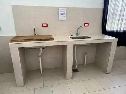 Galpón, salon ideal para varios proyectos. Importante propiedad