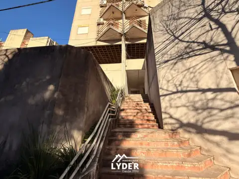 Departamento en alquiler c/ cochera. Pellegrini 440. 8vo Piso, frente.
