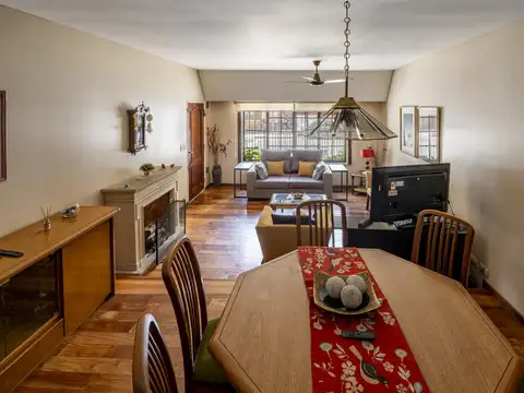 Depto Tipo Casa 4 ambientes con 2 baños