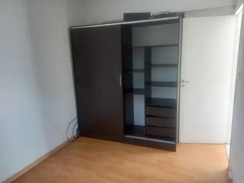 2 Ambientes al frente con balcon