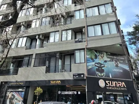 Venta Monoambiente Divisible Amoblado y Equipado con Balcón