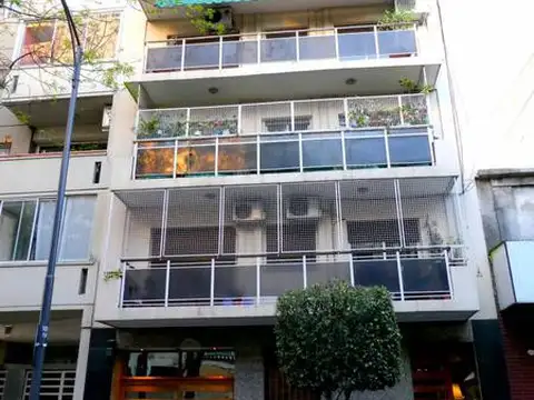 Alquilo: Muñiz 1000: Depto de 3 amb. C/Frte. Balcón corrido. Cocina y baño completo. Lavadero. -