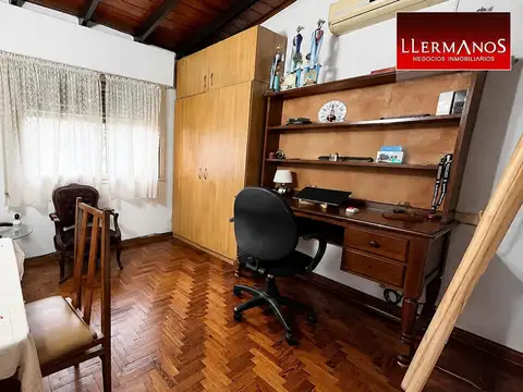 APTO Credito Venta Casa 3Amb,2Dormitorio, Martínez c/Jardín.