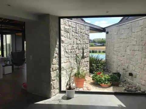 Casa 4 ambientes con 4 baños