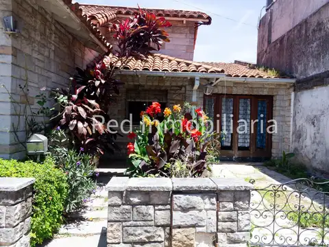 VENTA Casa 4 amb en Ciudadela con patio y pileta