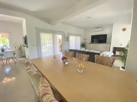 Casa 5 ambientes con 3 baños