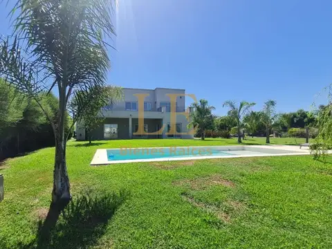 Casa 5 ambientes con 4 baños